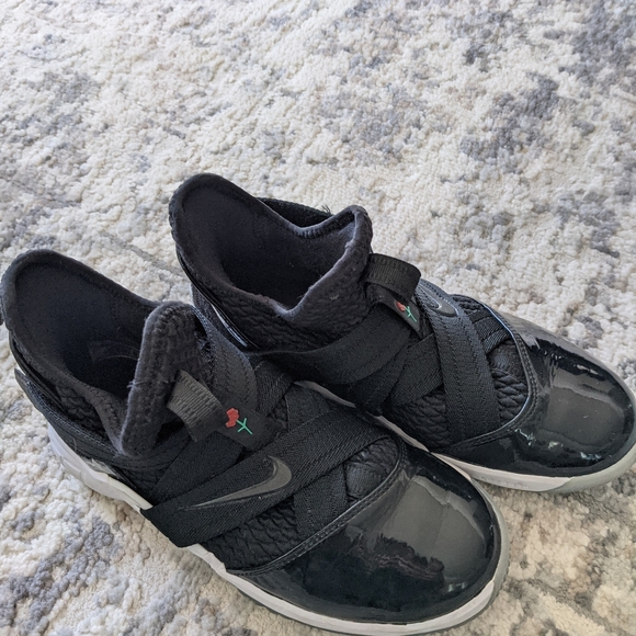 Nike Other - Nike LeBron James size 4Y